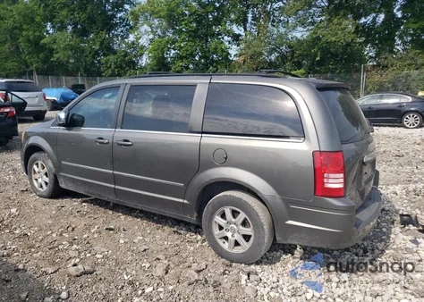 2010 Chrysler Town & Country Touring Plus z USA, uszkodzony, nr VIN 2A4RR8DX2AR366837